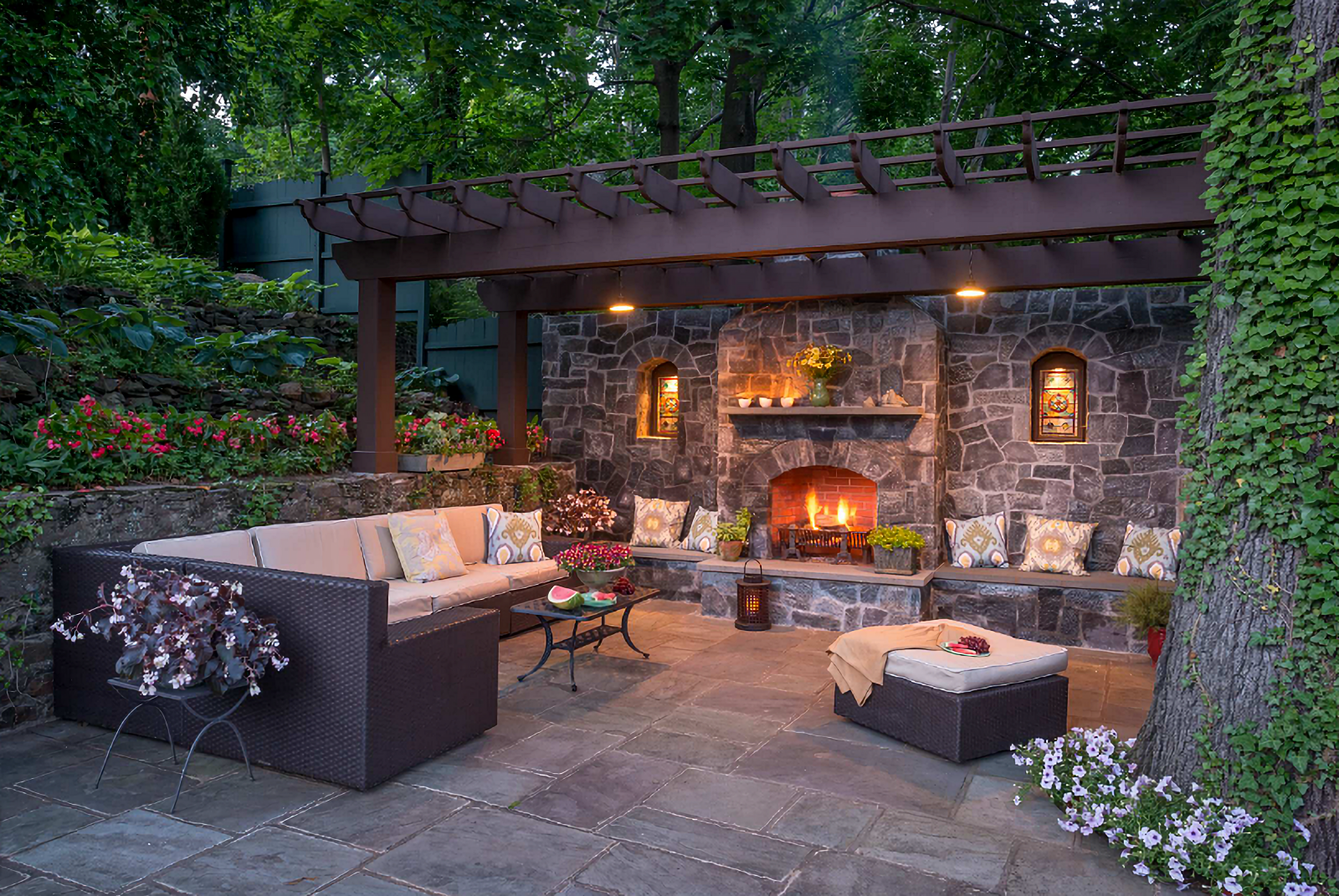 outdoor living patio with fireplace